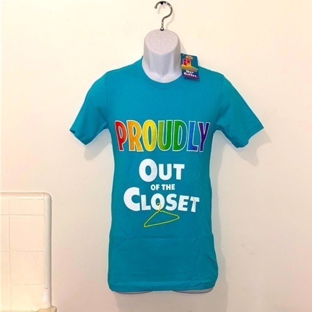 🥳HP🥳BNWT Out of the Closet Coming Out Day Tee